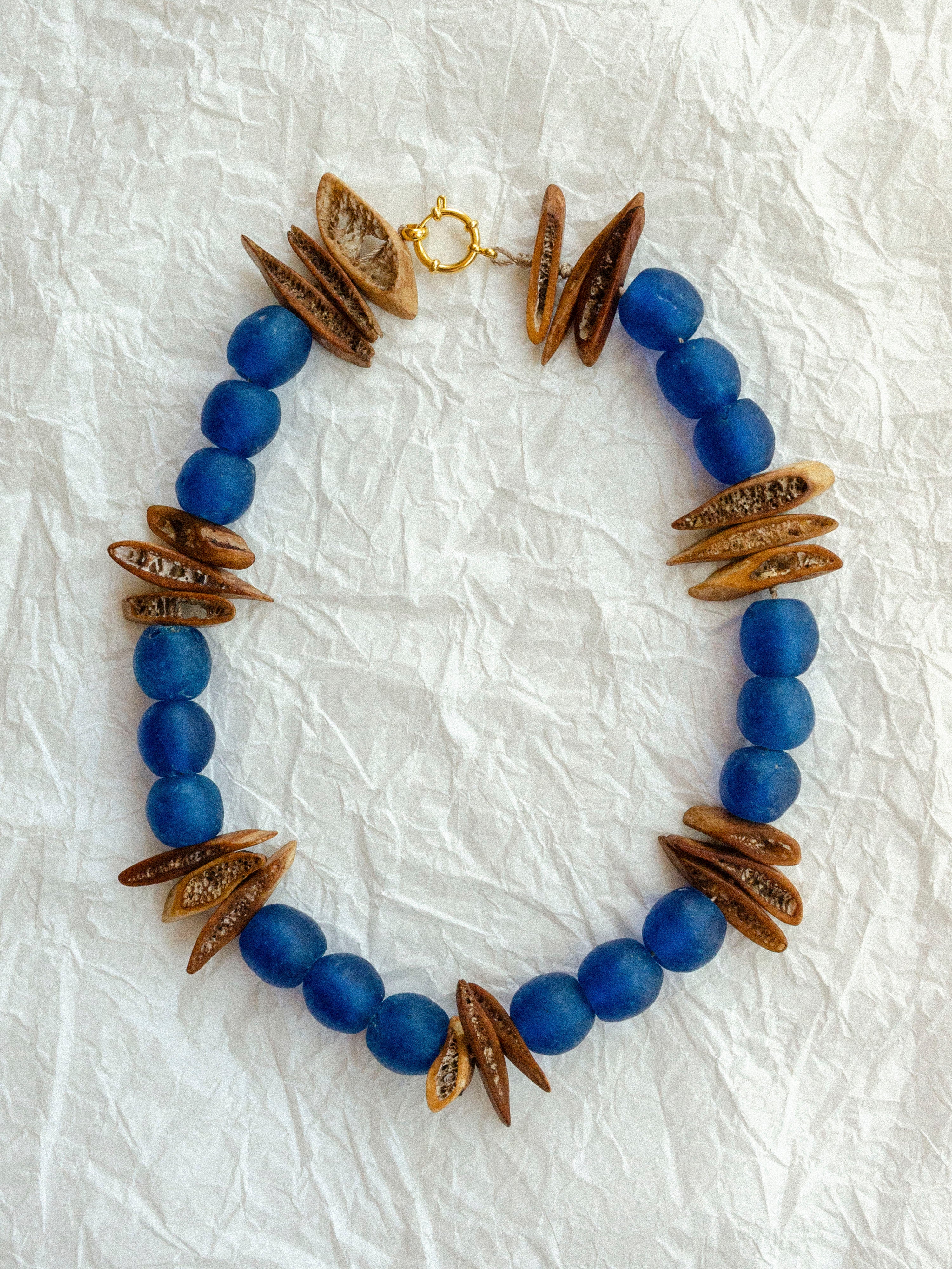 Collar 004 [Vidrio y hueso]