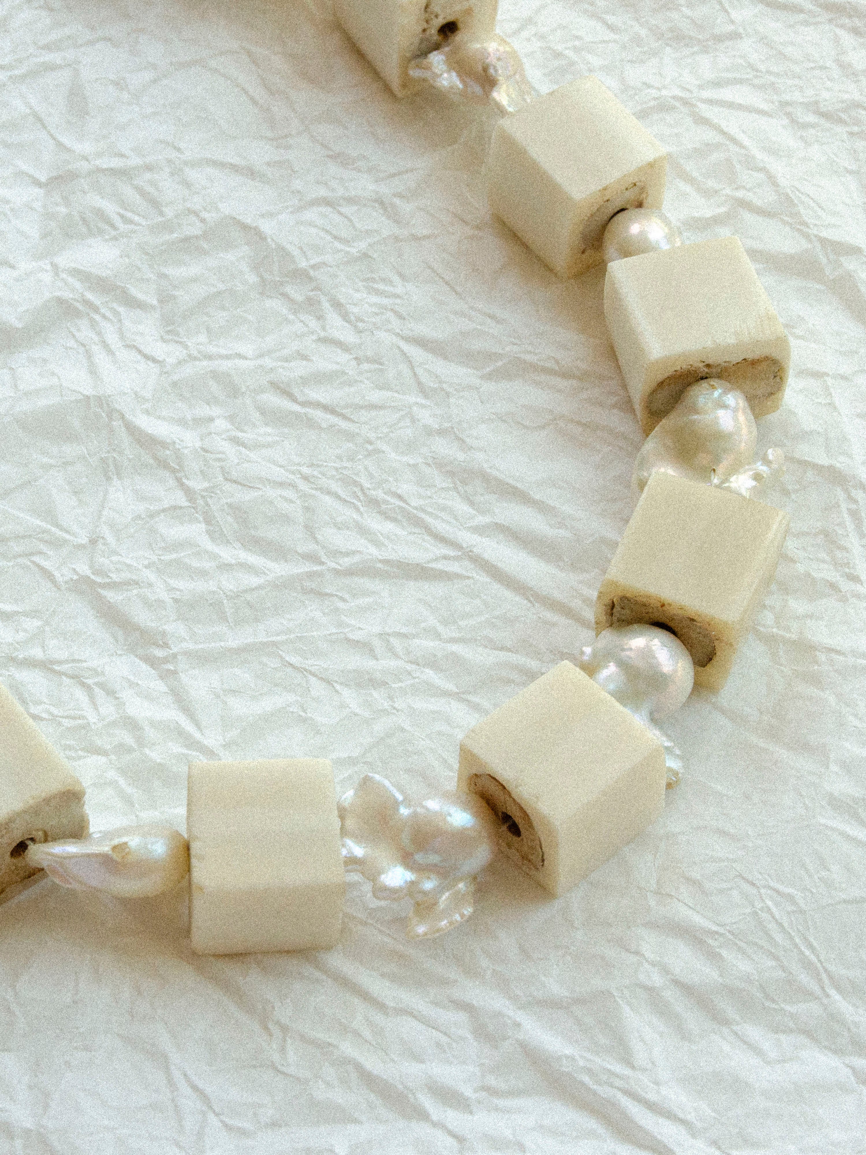 Collar 003 [Hueso y perla cultivada]